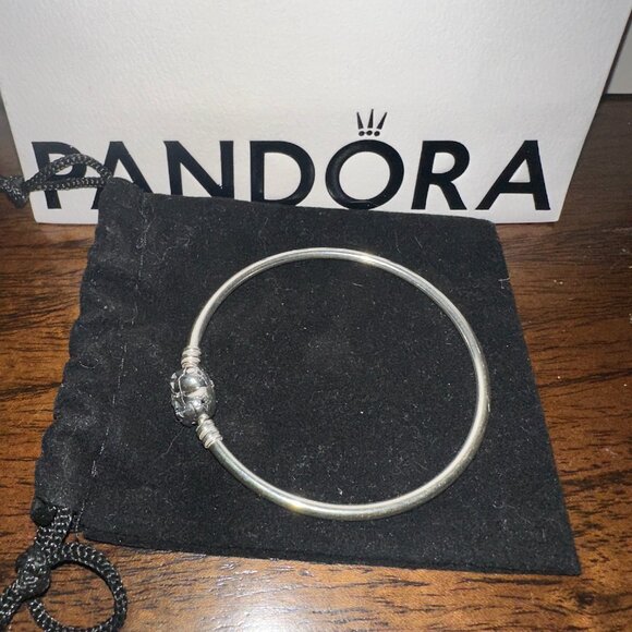 Celestial Heart Clasp Bangle - Picture 2 of 3